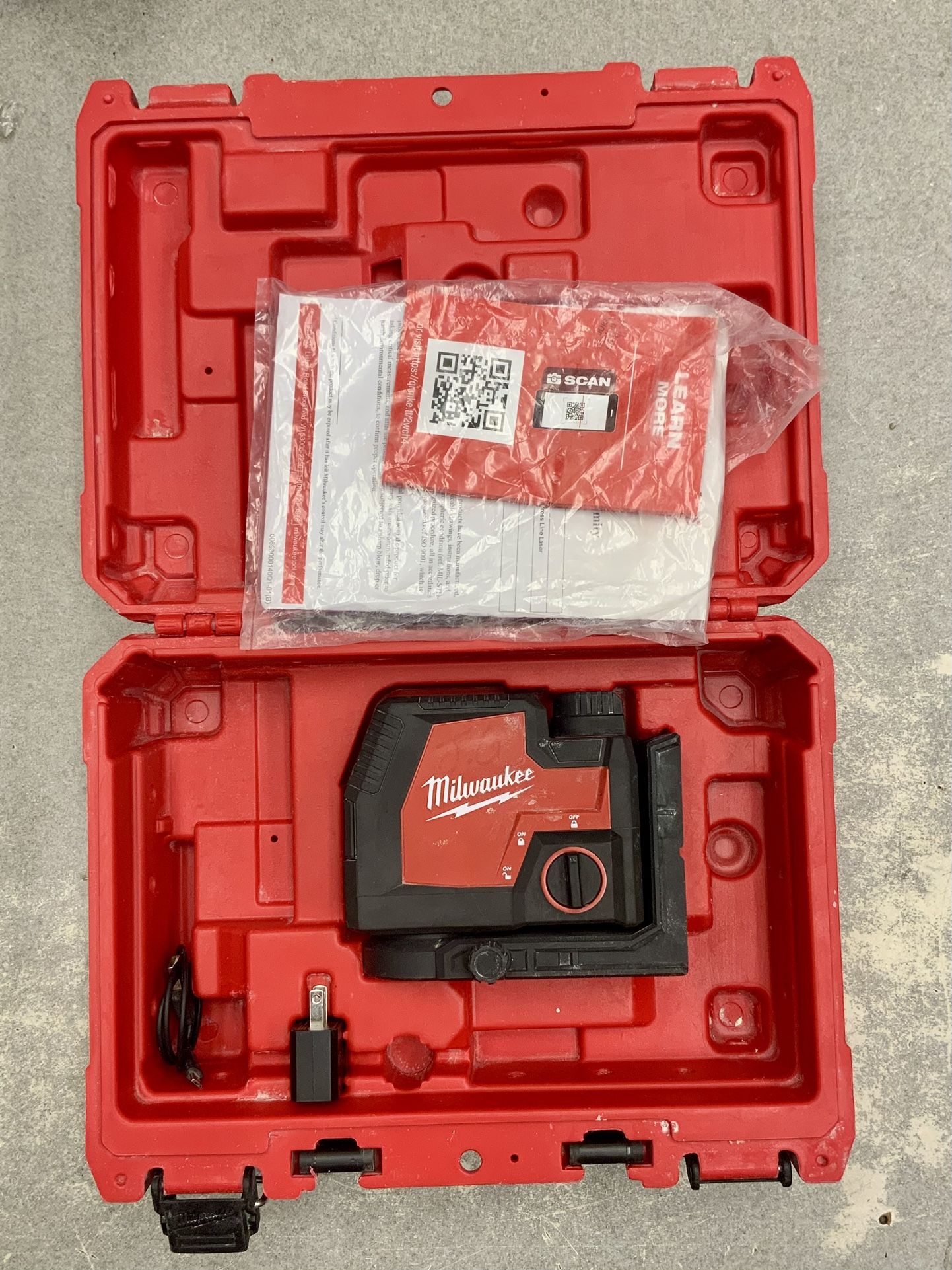 Milwaukee Cross Line Laser 3521-20 Plumbing Tool Plumb USB Rechargeable Green M12 Lithium Li-ion Level Measure Horizontal Vertical 