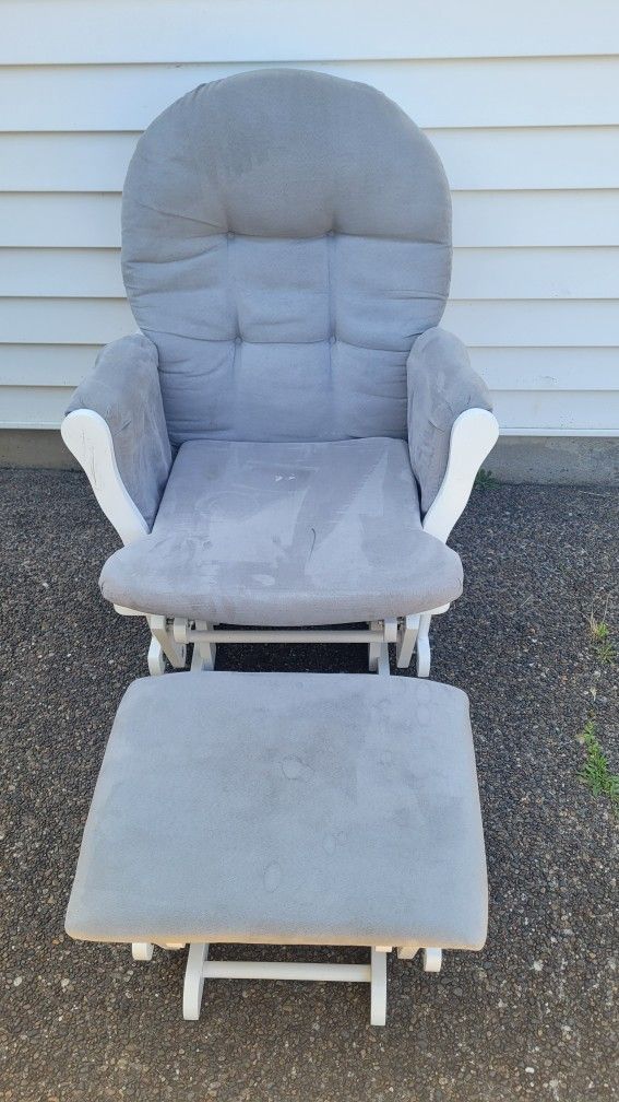 Rocking Chair With Ottoman
