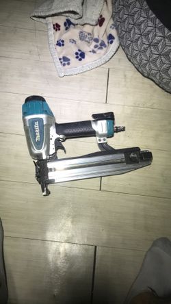 Makita Staple Gun 