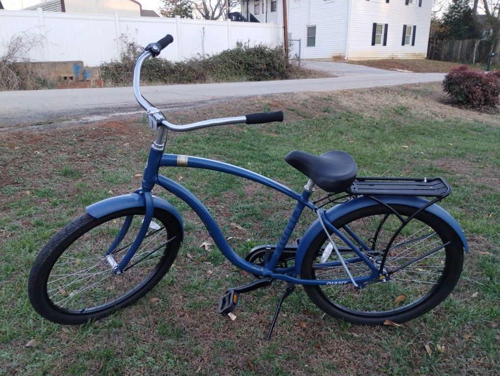 Like New Giant Simple Three Bike Beach Cruise 
Used a couple of times, practically new.
Frame – Aluminum
Gearing – Shimano Nexus 3
Wheel size – 700×35
