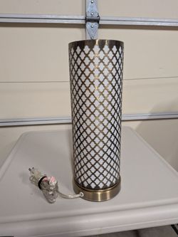 Gold Quatrefoil Cylinder Table Lamp