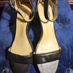 Reduced To $15✨️Size 8🎀Naturalizer women's black block heel sandals🎀✨️