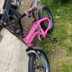 Kids bicycle schwin.   size 16 price 10$. Pick up. E.   Tacoma