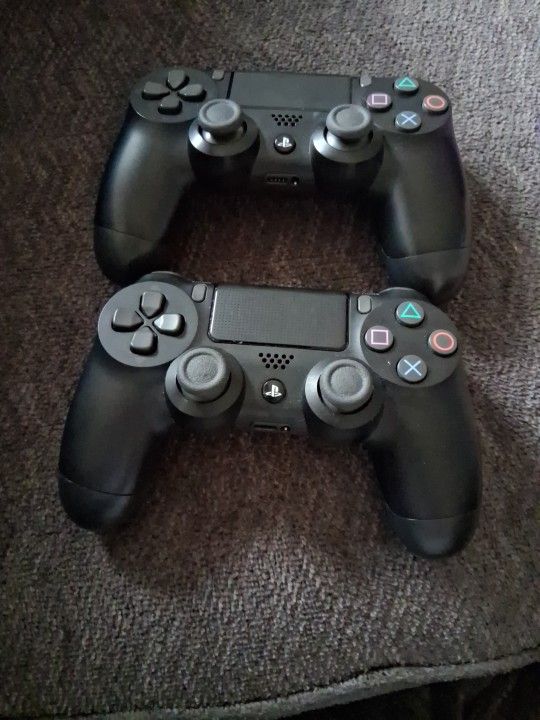 NEW  ( 2 ) Sony  DualShock 4 Wireless PS4 Controllers
