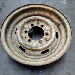 One 6 lug steel 15 inch classic rim. Fits chevy, gmc, nissan, more