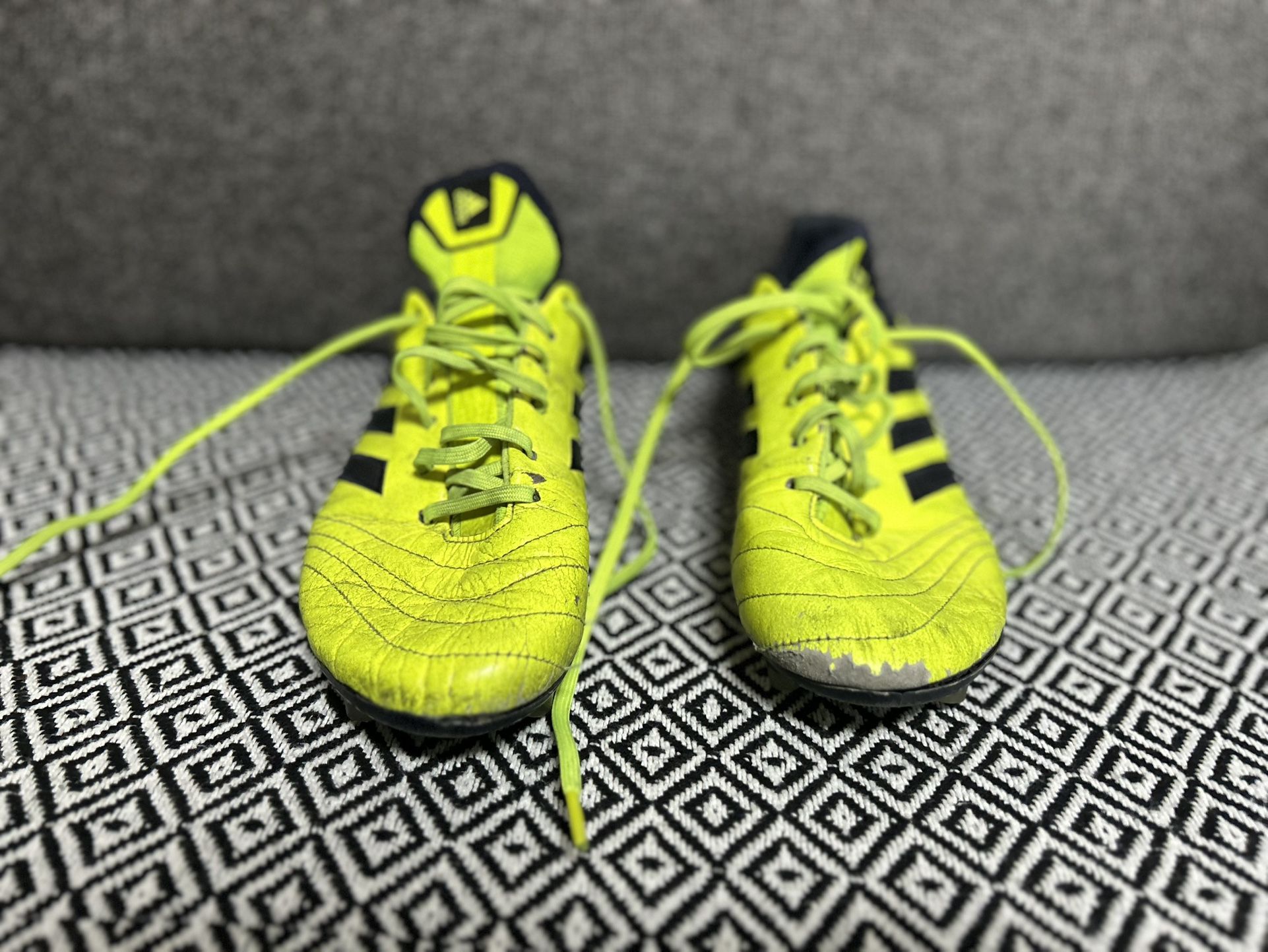 Soccer Shoes Size 10