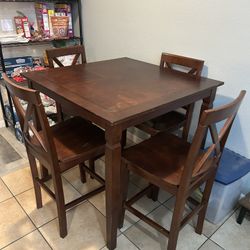 Kitchen Table & 4 Chairs 