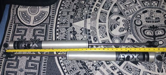 2 Fox 2.0 Performance series rear shocks absorber