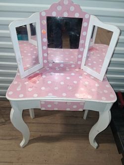 Small kids vanity
