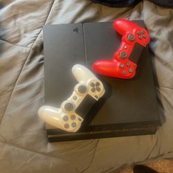 PS4 And Controllers 