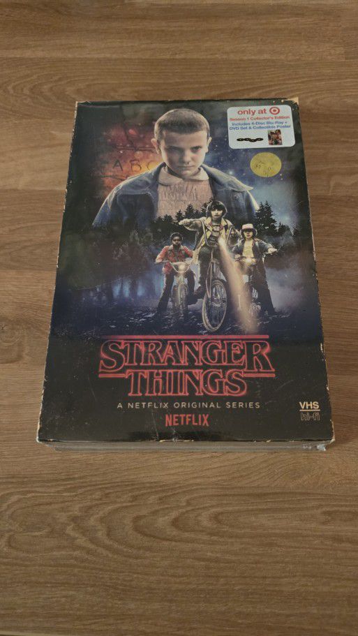 Stranger Things S1 Blu-ray VHS Box Set 