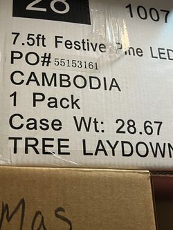 7.5 Christmas Tree With Build In LED Light Change Color Or White..