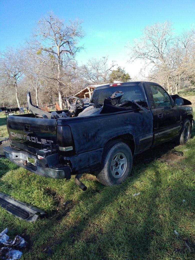 2000 Short Bed Chevy 1500 Obo for Sale in Seguin, TX OfferUp