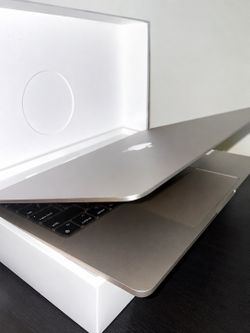 Apple Macbook Air (M2) 13-inch