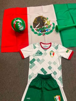 Uniforme, bandera y trompeta de México