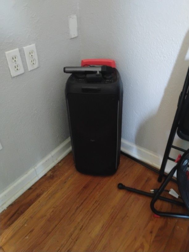 King Bluetooth Speaker