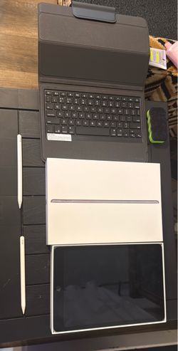 iPad 8th Generation Bundle (2 Apple Pencils, Wireless Keyboard, iPad Case)