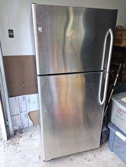 GE FRIDGE/FREEZER COMBO  $200 OBO
