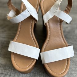 Forever 21 Women’s Sandal Wedges Size 9 (White)
