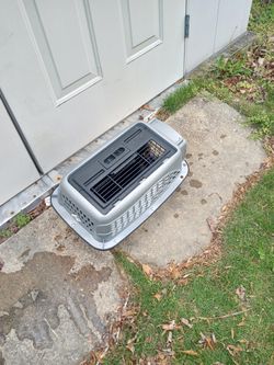 Kennel/ Pet carrier/house