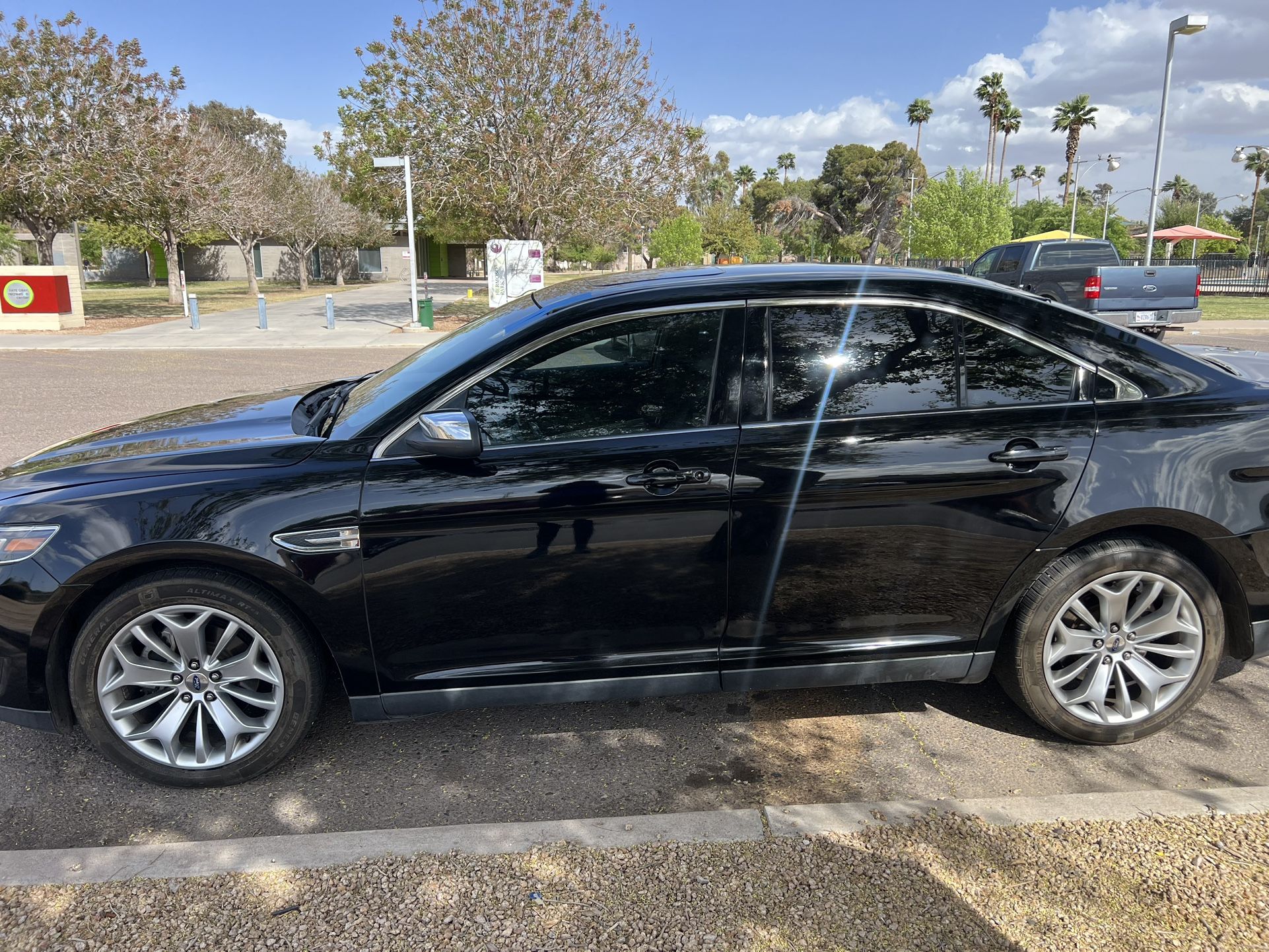 Ford Taurus Limited 2016