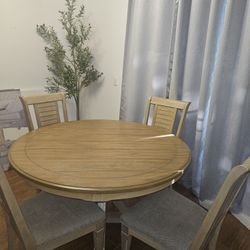 Dining Table And 4 Chairs 