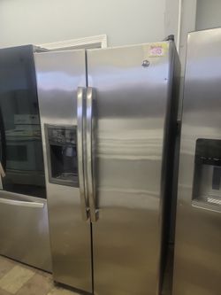 General Electric Fridge 33wide 68h