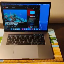 MacBook Pro 2017 15 Inch i7 Touch bar Retina Display  