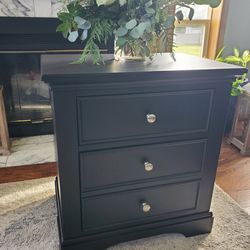 Newly Refurbished Night Stand - Universal Broadmoore