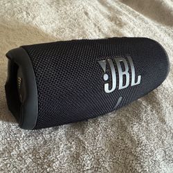 JBL Charge 5 (Black/Gold)