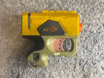 GOOD CONDITION - Small Yellow Handheld Nerf Gun Toy Fun