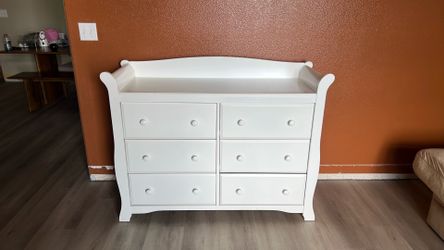 Baby changing dresser