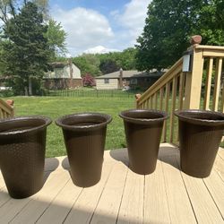  Very beautiful gorgeous for pots  Only  20 Inch tall Heavy plastic