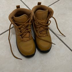 Nike Shoes/ Mid Boots
