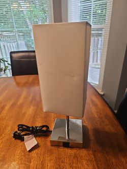 Small touch lamp with USB port