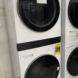 LG 4.5 Cu.Ft. Front Load Washer & 7.4 Cu.Ft. Gas Dryer SMART Laundry Center 