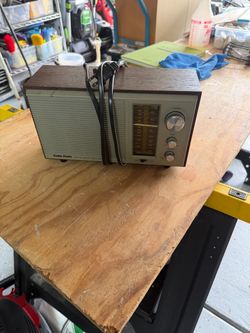 Radio Shack AM/FM analog radio