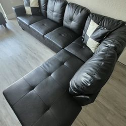 L-shaped leather sofa, price negotiable