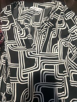 XL-2XL Blouses, 2 dresses and shorts FREE