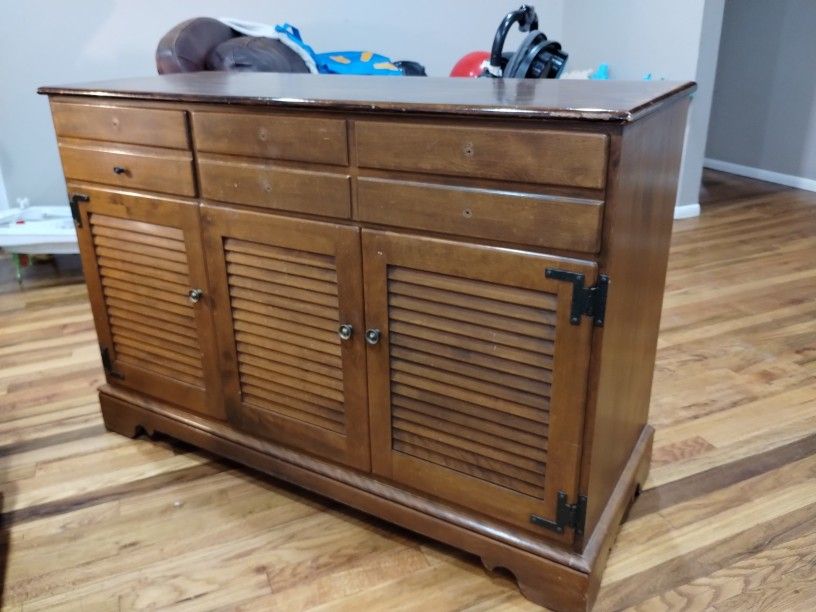 Ethan Allen Early American Hutch 48x33x19