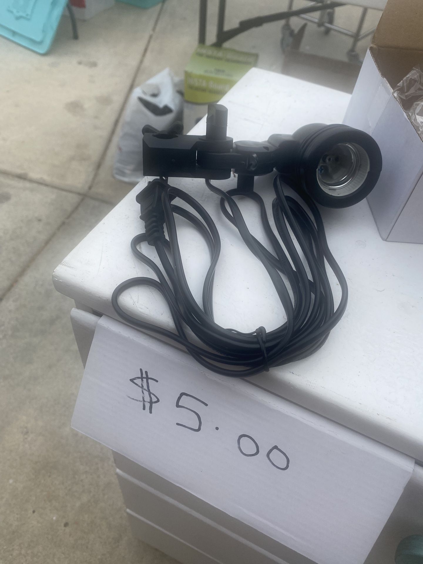 110 V Single Clip On Light Long Cord On And Off Switch New In Box