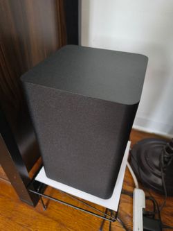 Insignia 2.1 soundbar with subwoofee