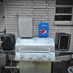 4 MINI REFRIGERATORS 