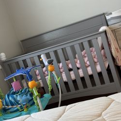 Adjustable Crib W Mattress