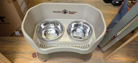 Neater Feeder elevated dog food and water bowl