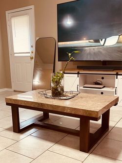 Living Room Table set with lamps