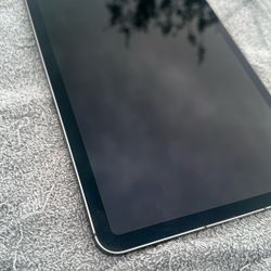 🚨 Apple iPad 9th Gen – Like New! 🚨  Looking for a fast, reliable iPad without paying retail prices? 👀 This 9th Generation iPad (10.2”) is ready for