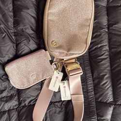 Lululemon  free , free, …gratis …gratis  …pursache $190 ……..0r more lululemon  clothes  see me  pages