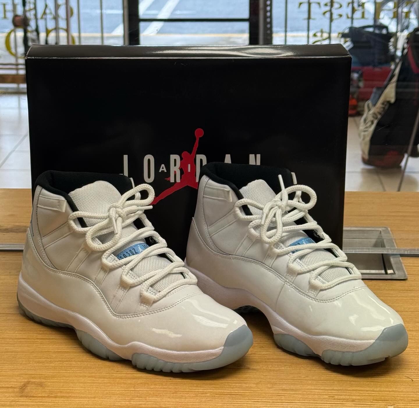Jordan 11 Legend Blue (2024)