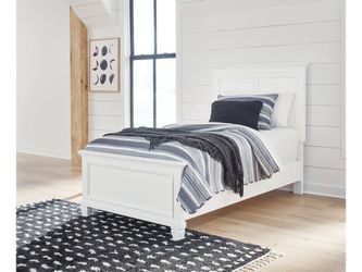 Fortman White Twin Panel Youth Bed